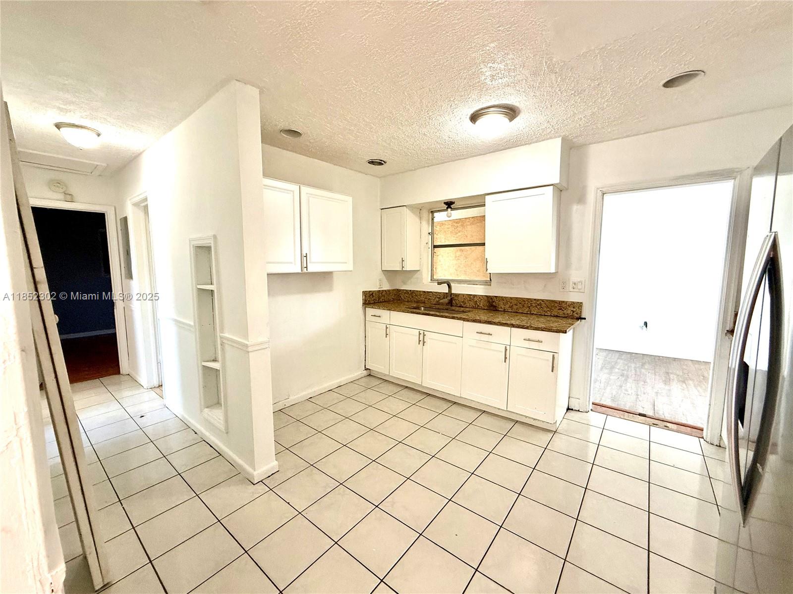 1426 Hillcrest Dr