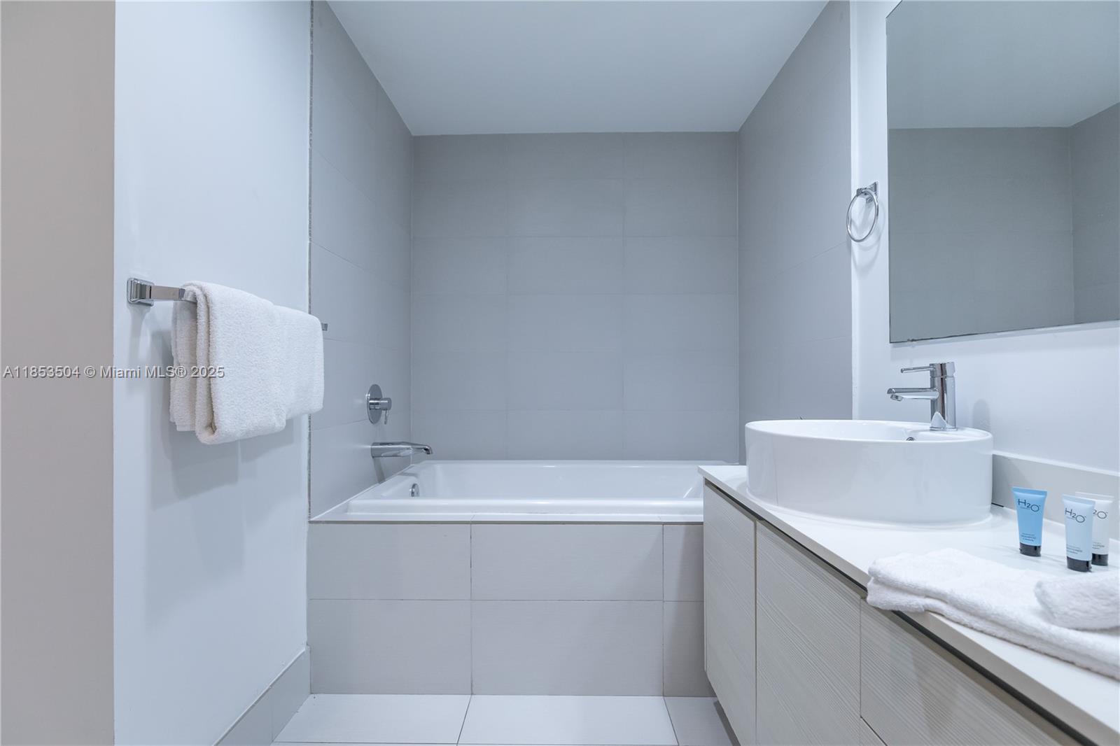 2600 E Hallandale Blvd # 2502