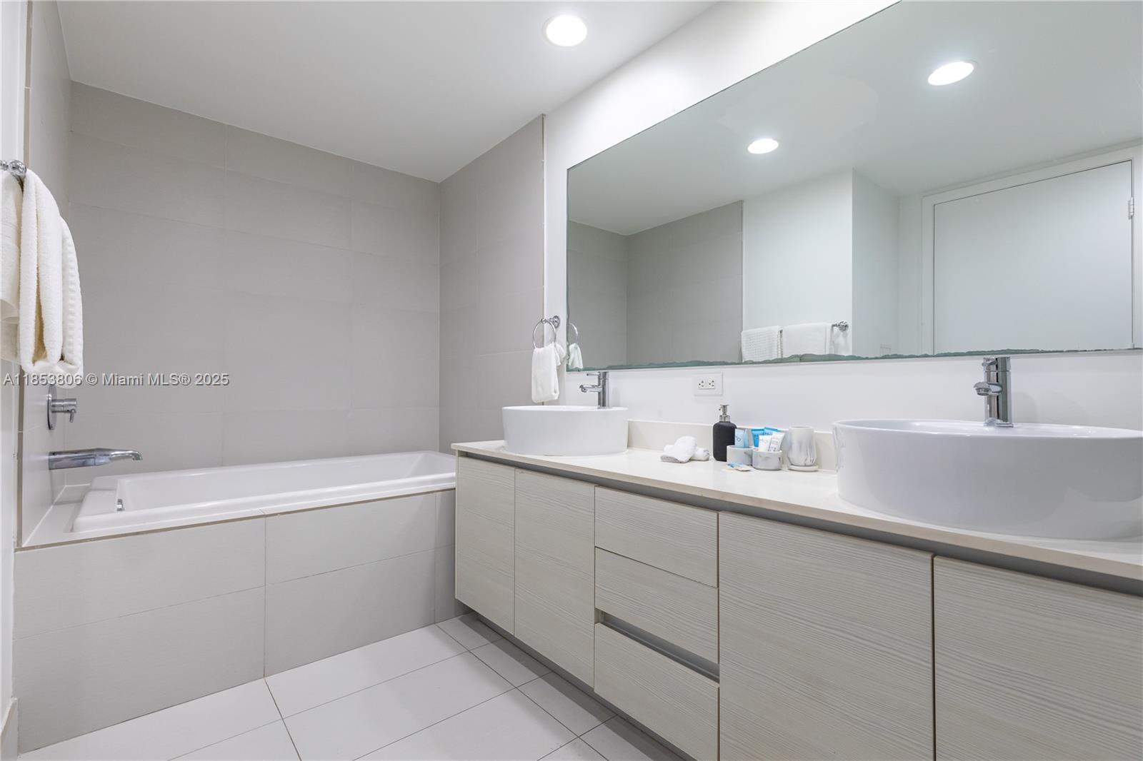 2600 E Hallandale Beach Blvd Unit: 2702
