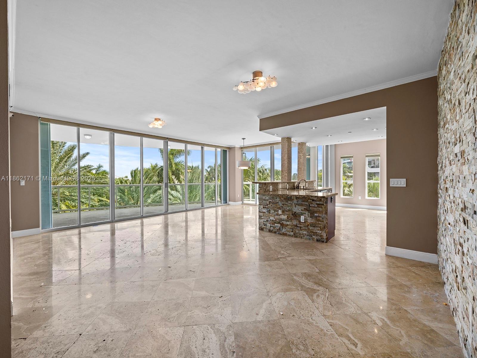 2645 S Bayshore Dr # 304