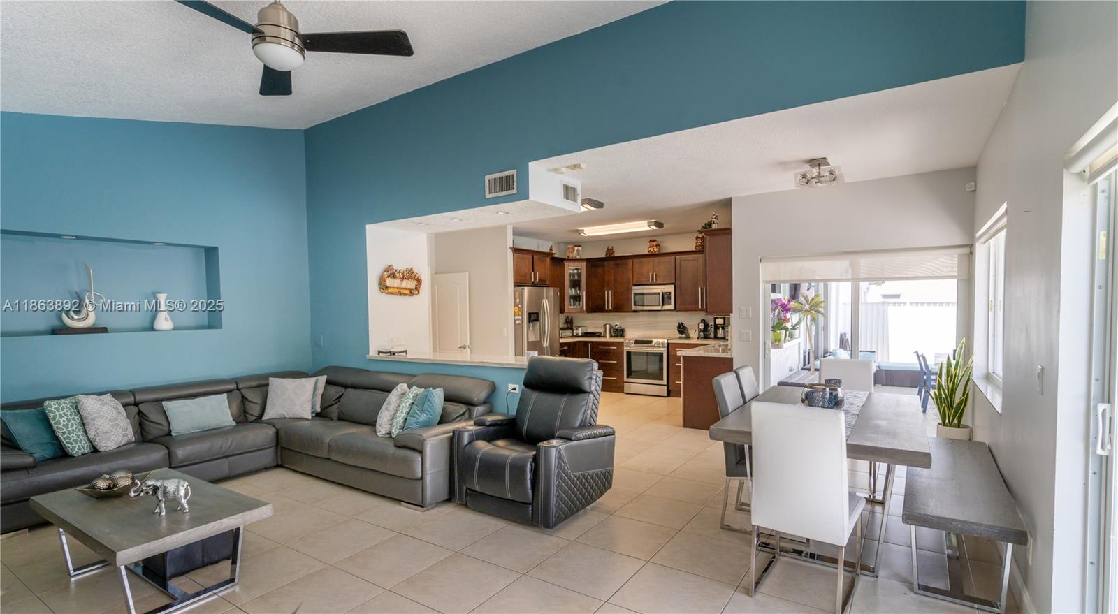 20251 NW 4th St, Pembroke Pines