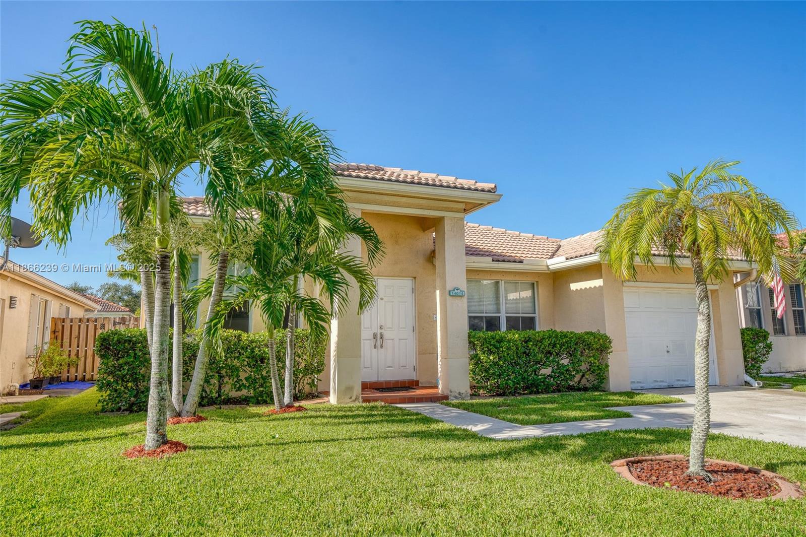 14014 N Cypress Cove Cir