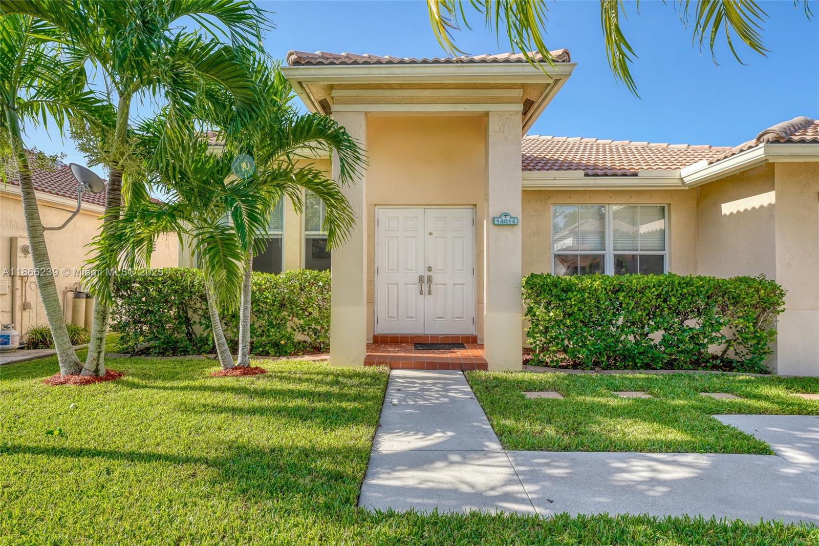 14014 N Cypress Cove Cir