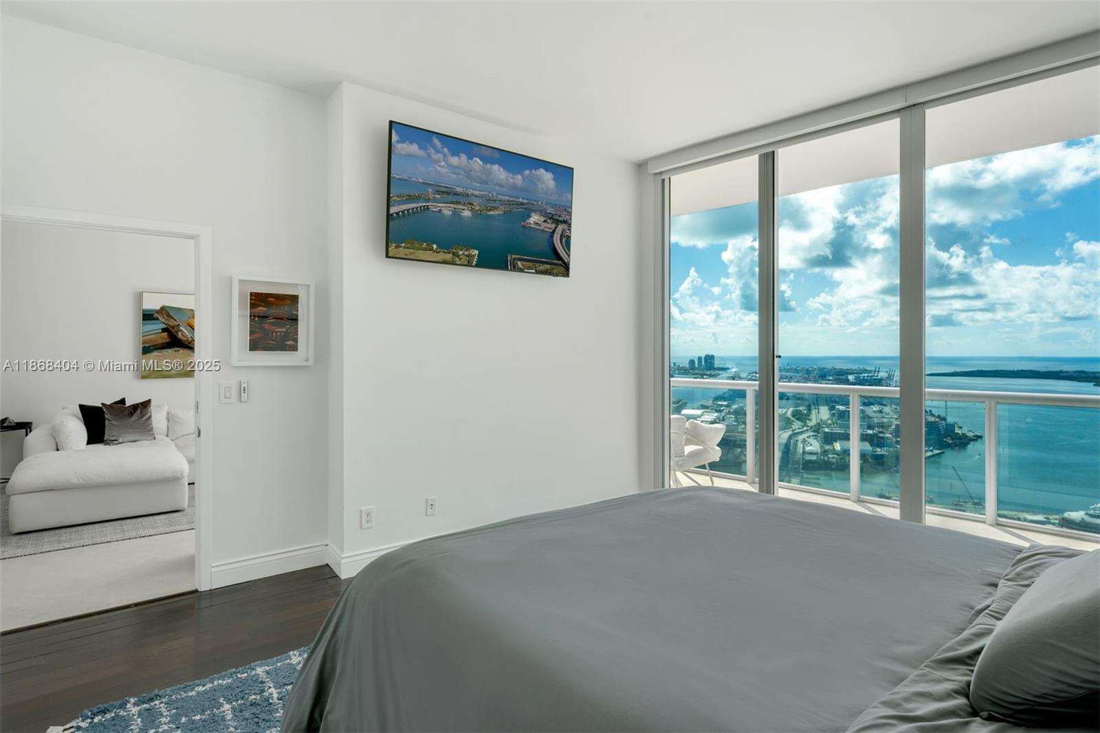 888 Biscayne Blvd, Miami Unit: 5507/5607