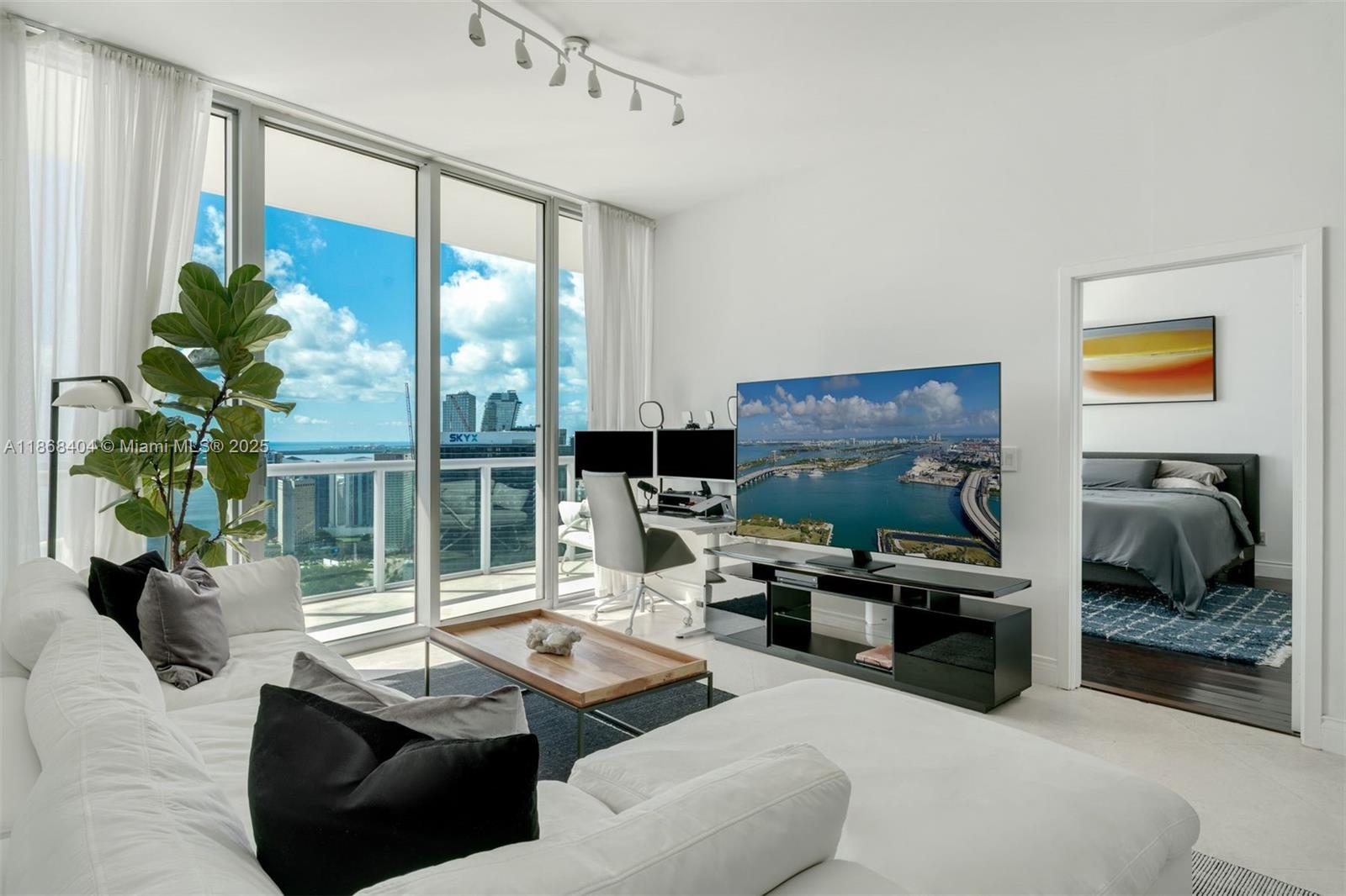 888 Biscayne Blvd, Miami Unit: 5507/5607