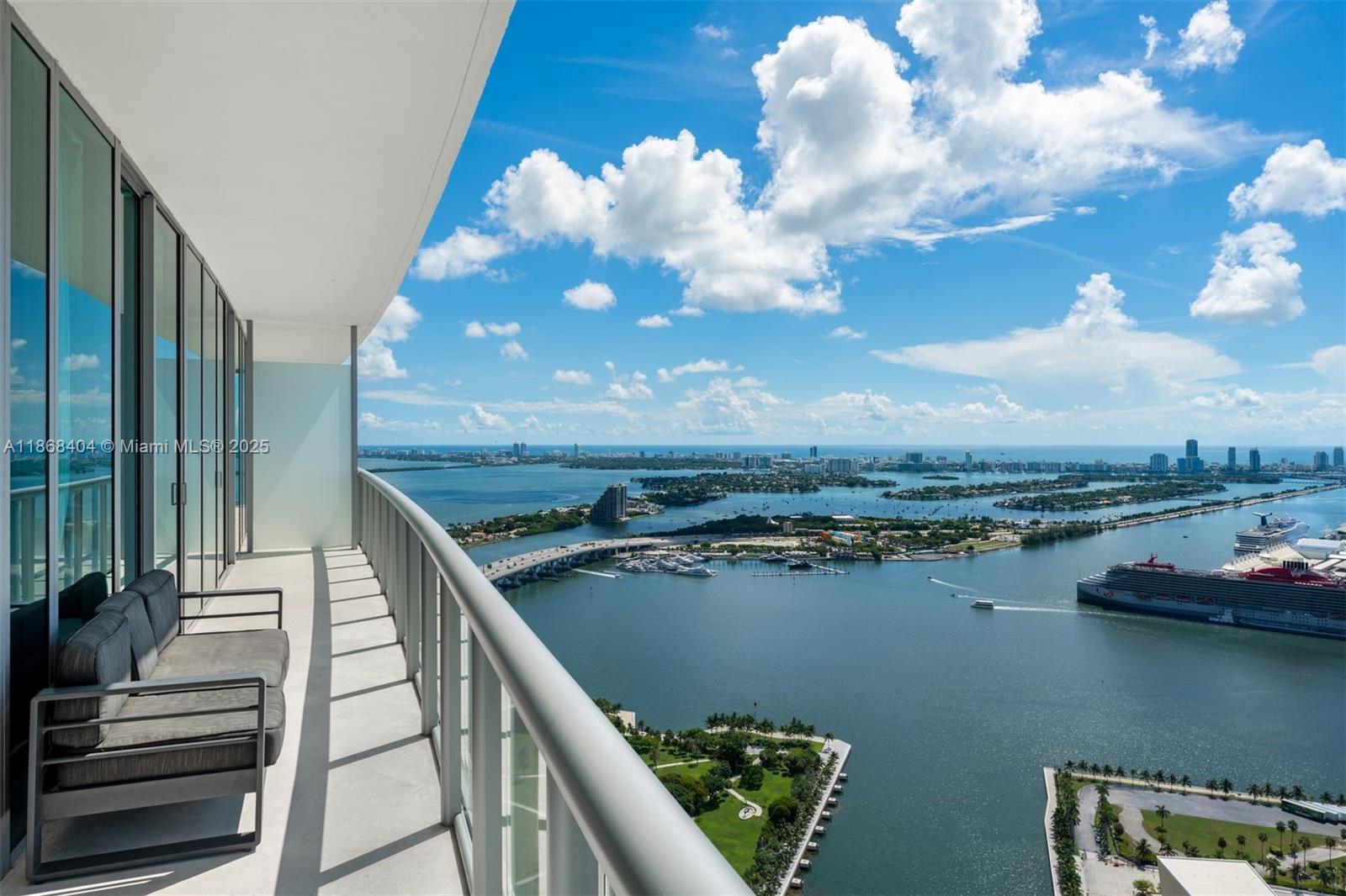 888 Biscayne Blvd, Miami Unit: 5507/5607