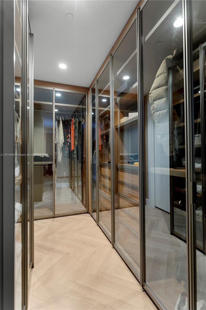 5775 Collins Ave # 503