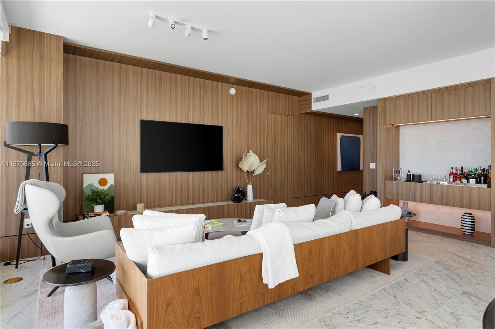 5775 Collins Ave # 503