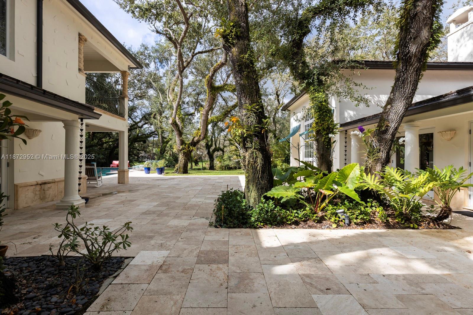 10100 Lakeside Dr