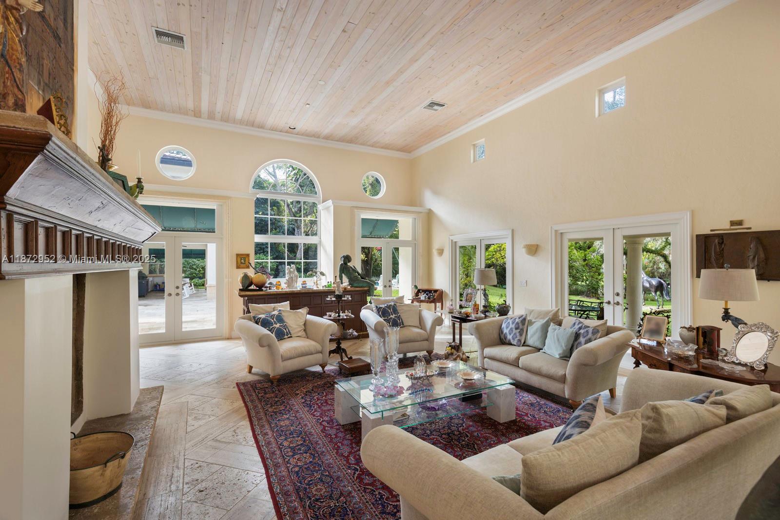 10100 Lakeside Dr