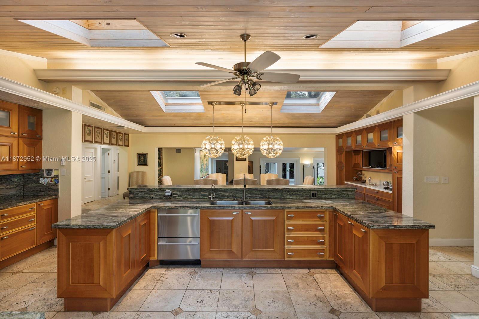 10100 Lakeside Dr