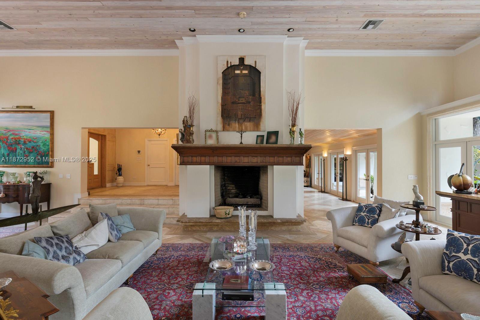 10100 Lakeside Dr
