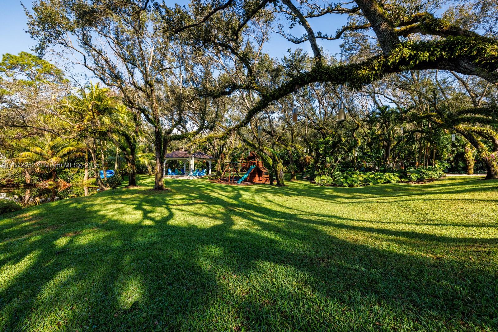 10100 Lakeside Dr