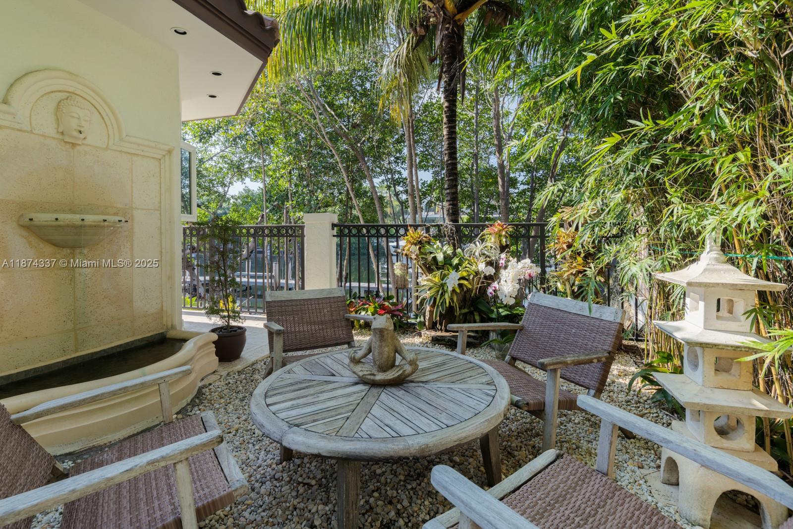 277 Veleros Ct
