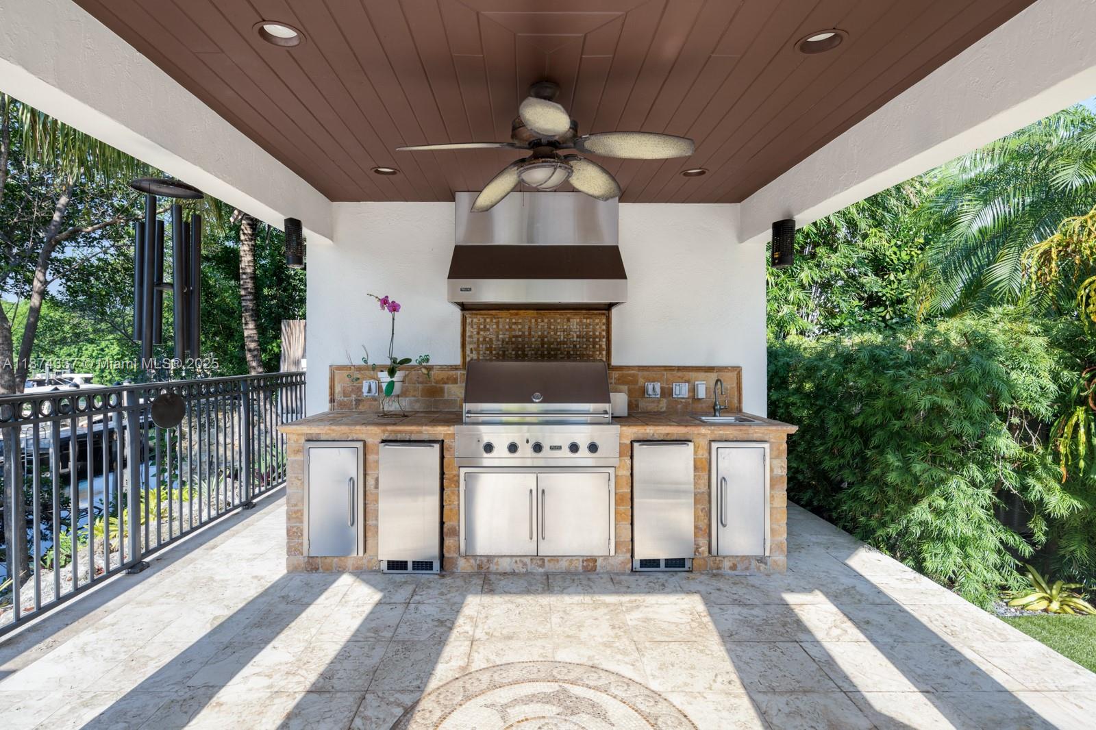 277 Veleros Ct