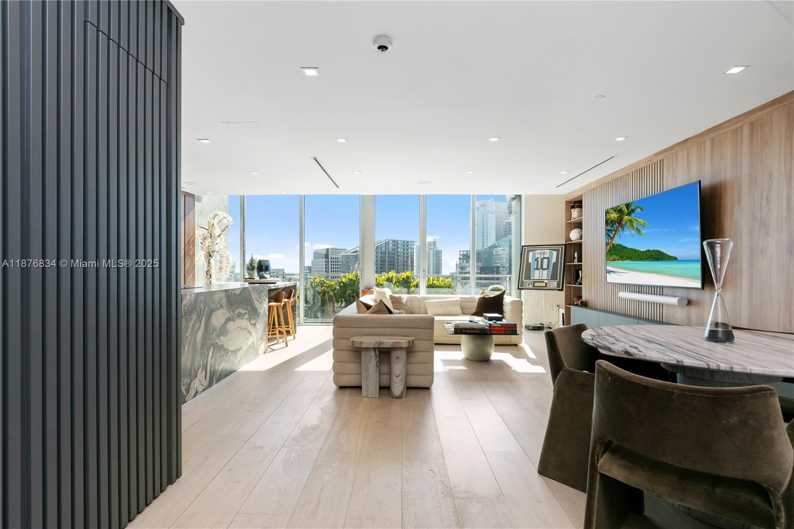 90 SW 3rd St # 14 Unit: PH-14
