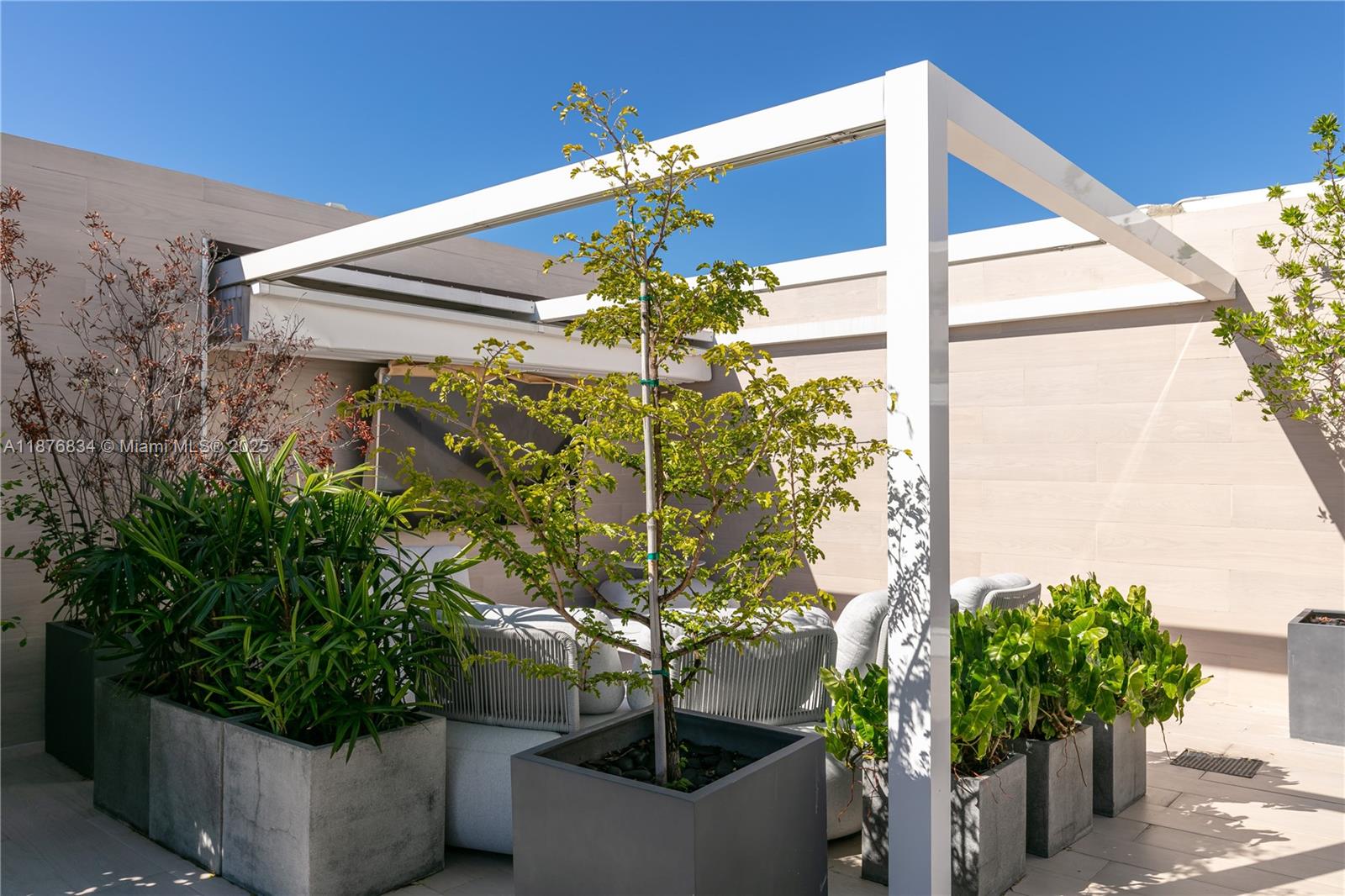 90 SW 3rd St # 14 Unit: PH-14