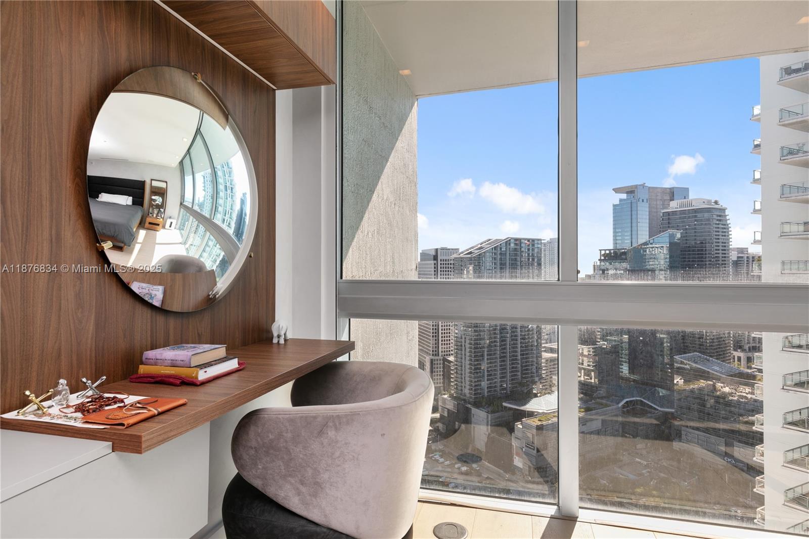 90 SW 3rd St # 14 Unit: PH-14