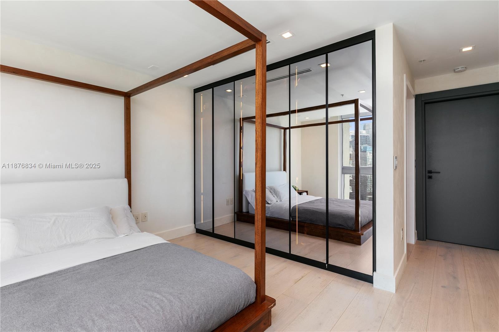 90 SW 3rd St # 14 Unit: PH-14