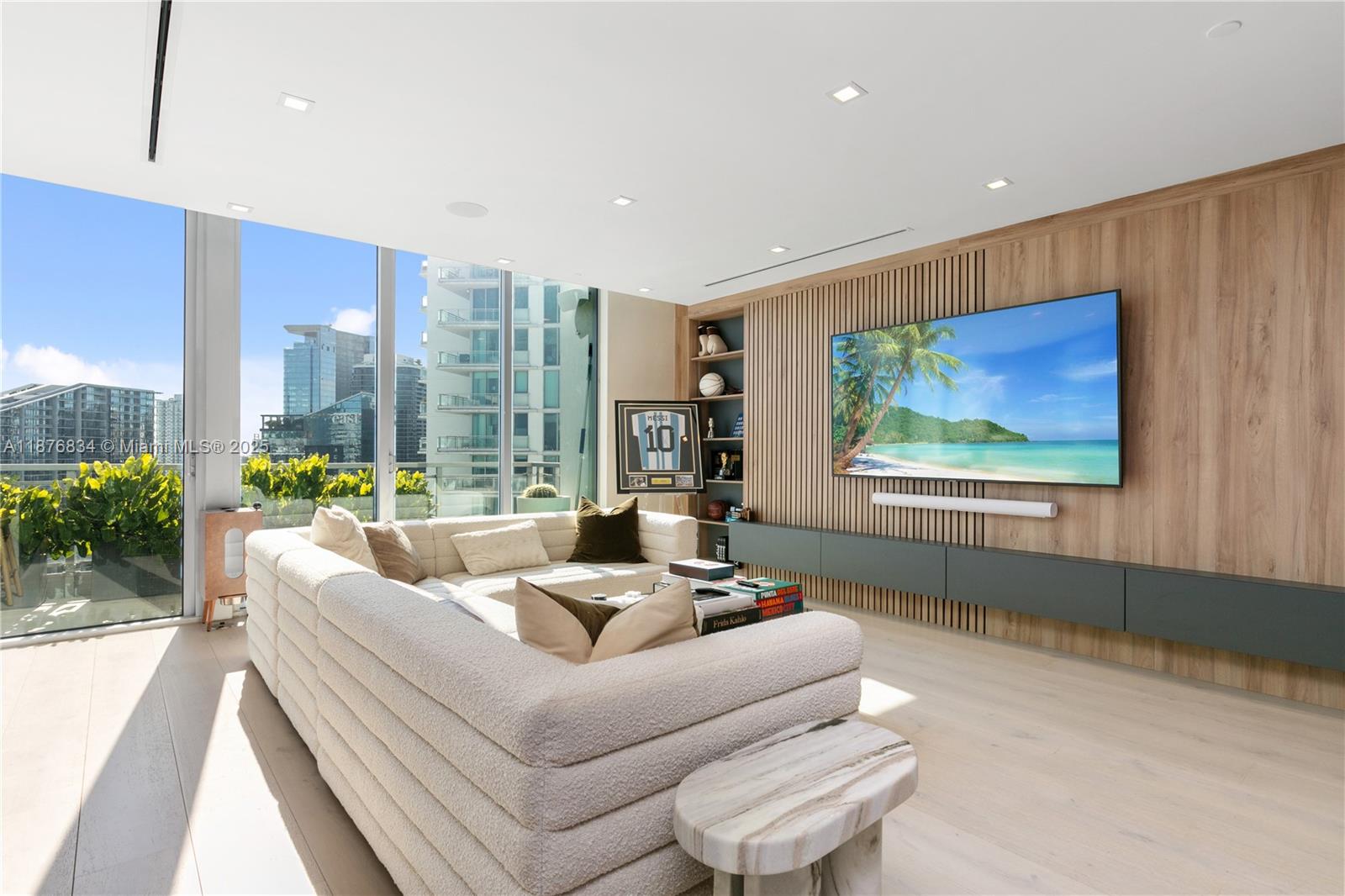 90 SW 3rd St # 14 Unit: PH-14
