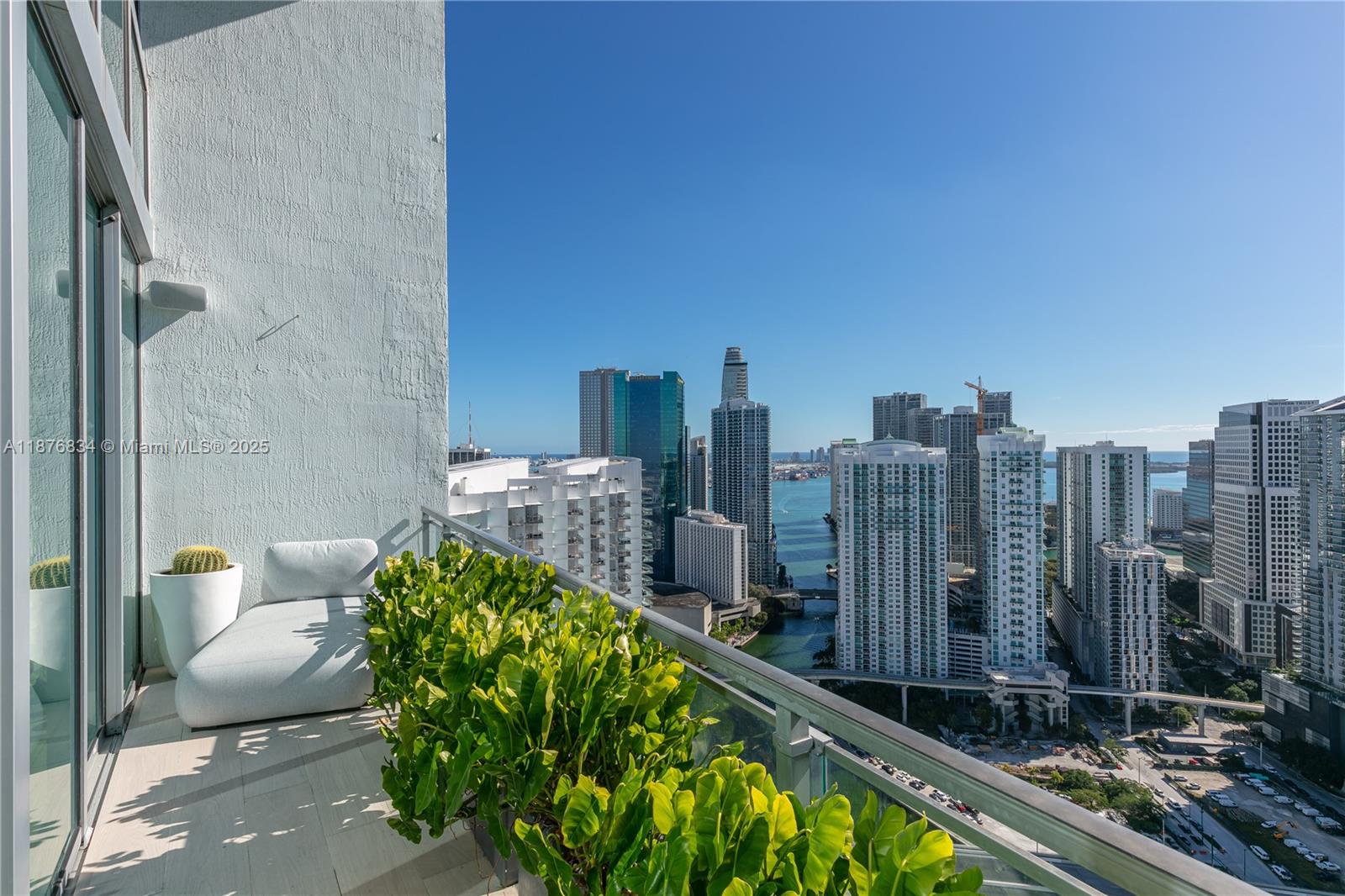 90 SW 3rd St # 14 Unit: PH-14