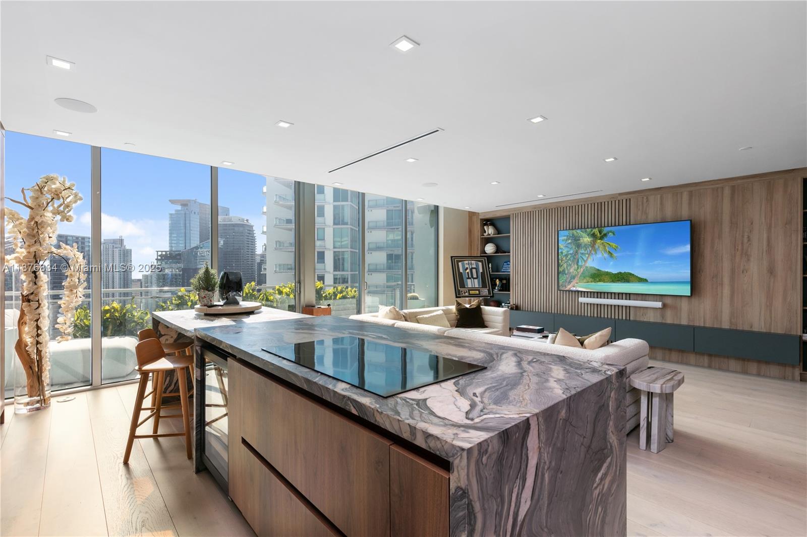 90 SW 3rd St # 14 Unit: PH-14