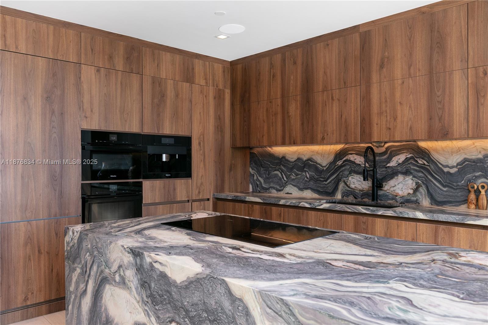 90 SW 3rd St # 14 Unit: PH-14