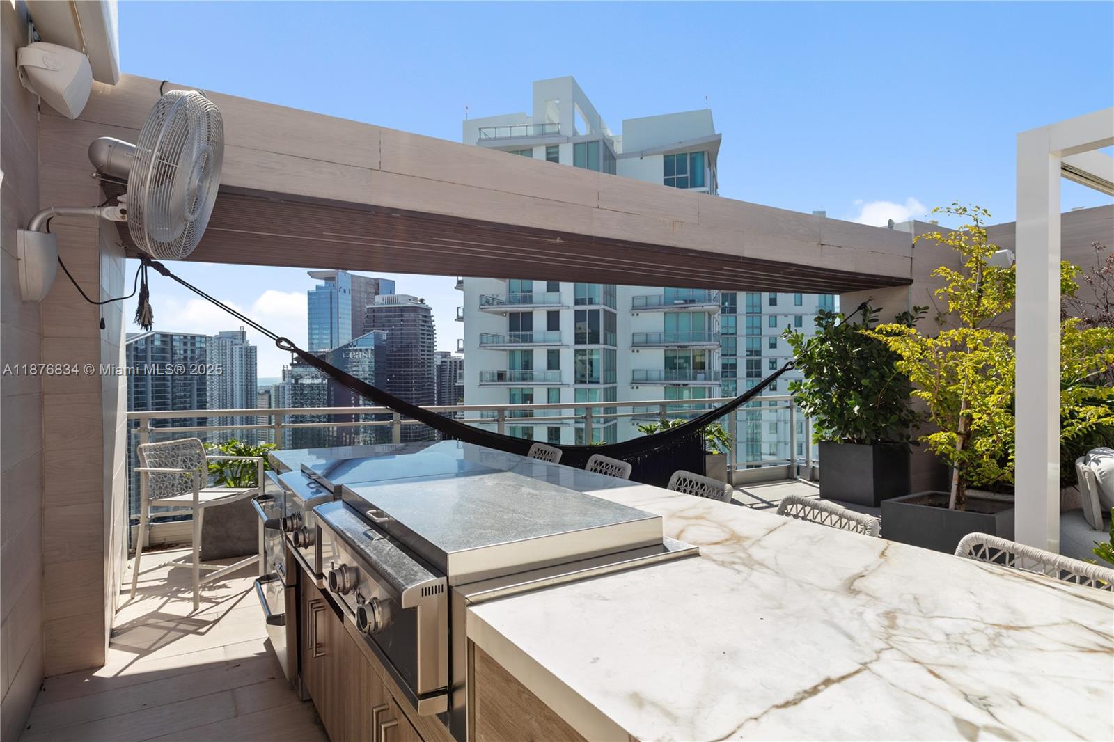 90 SW 3rd St # 14 Unit: PH-14