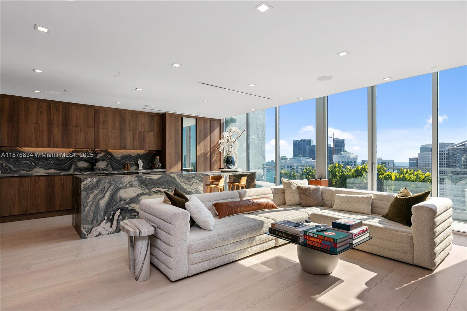 90 SW 3rd St # 14 Unit: PH-14