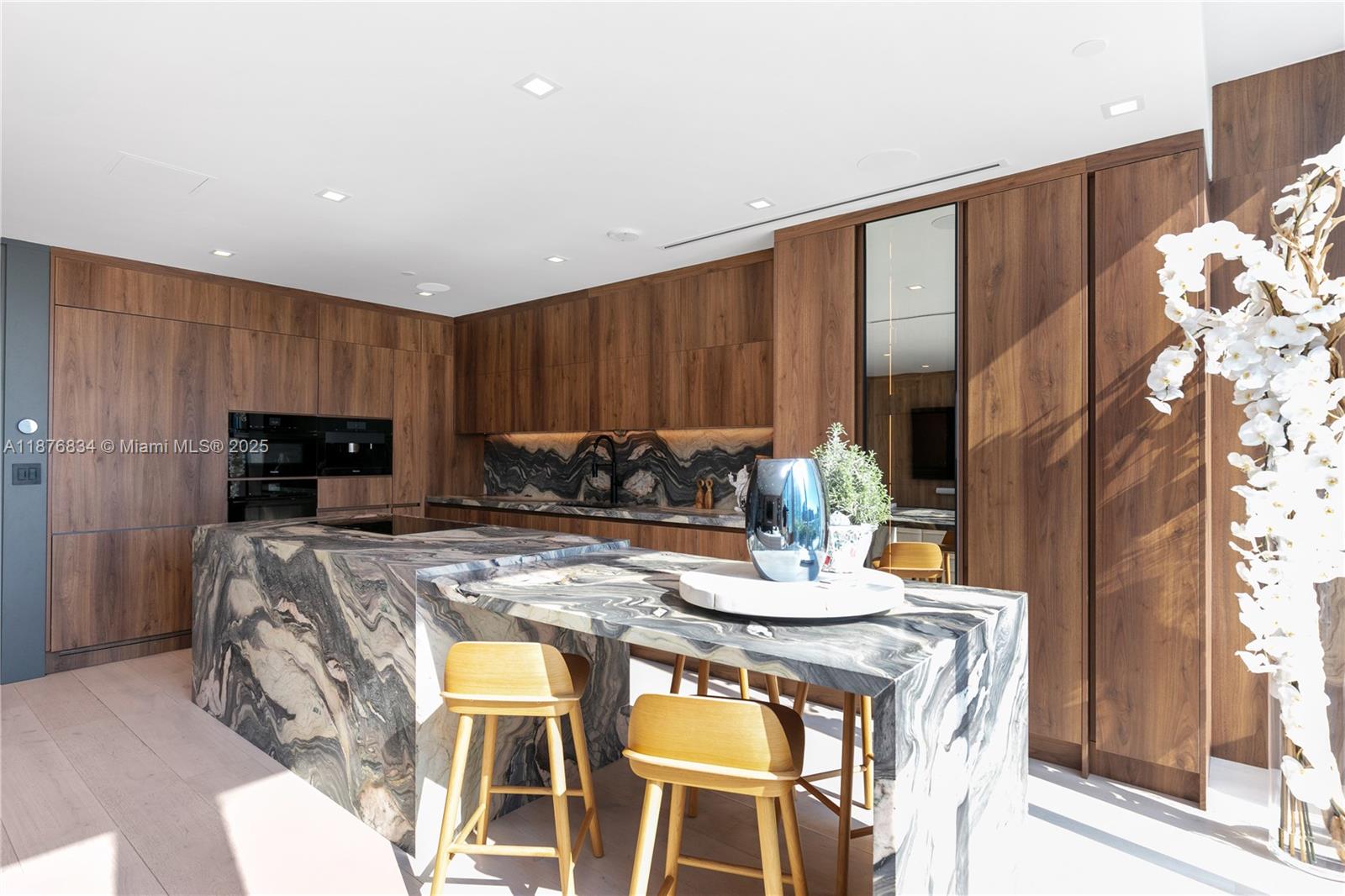90 SW 3rd St # 14 Unit: PH-14