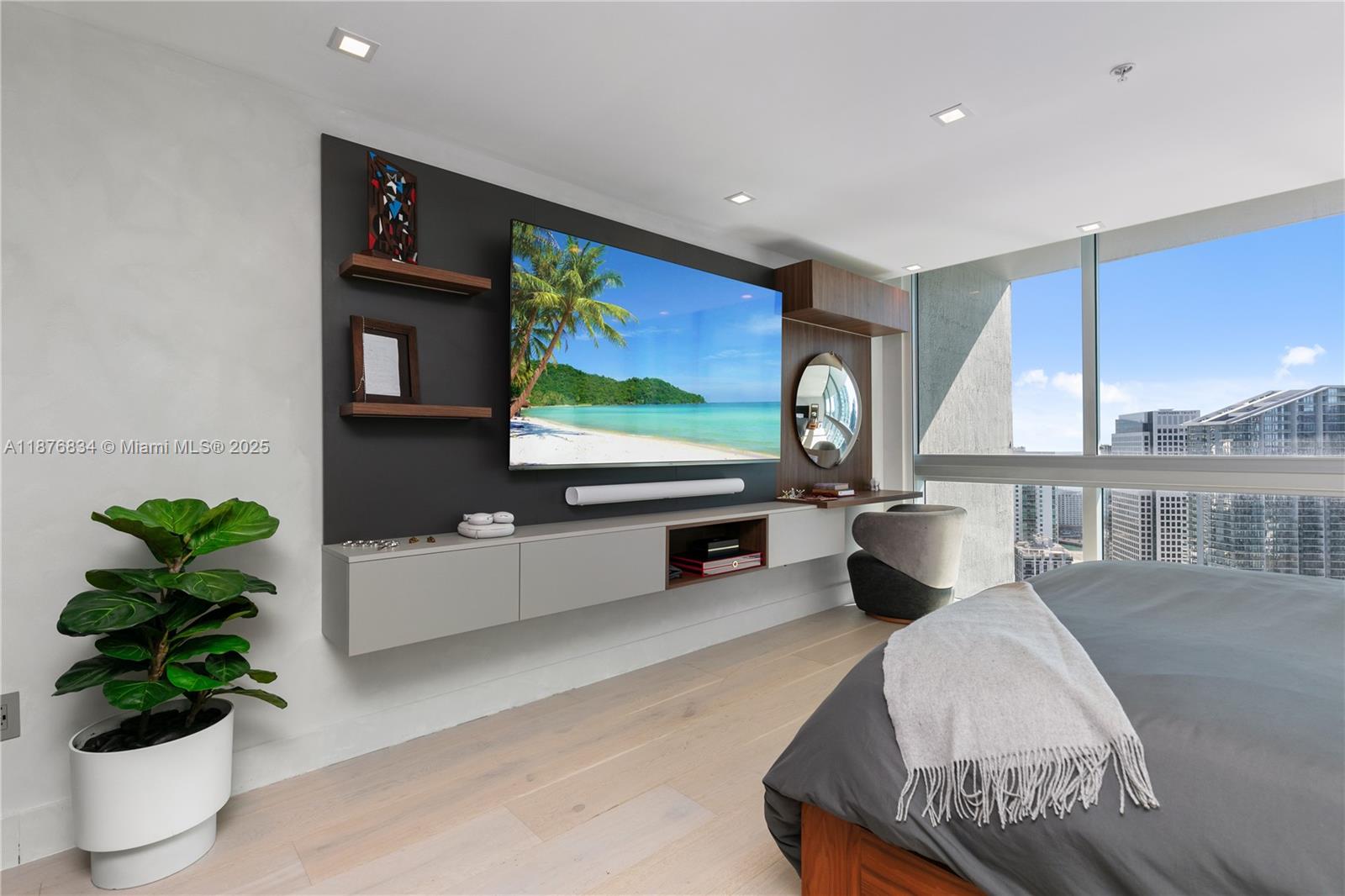 90 SW 3rd St # 14 Unit: PH-14