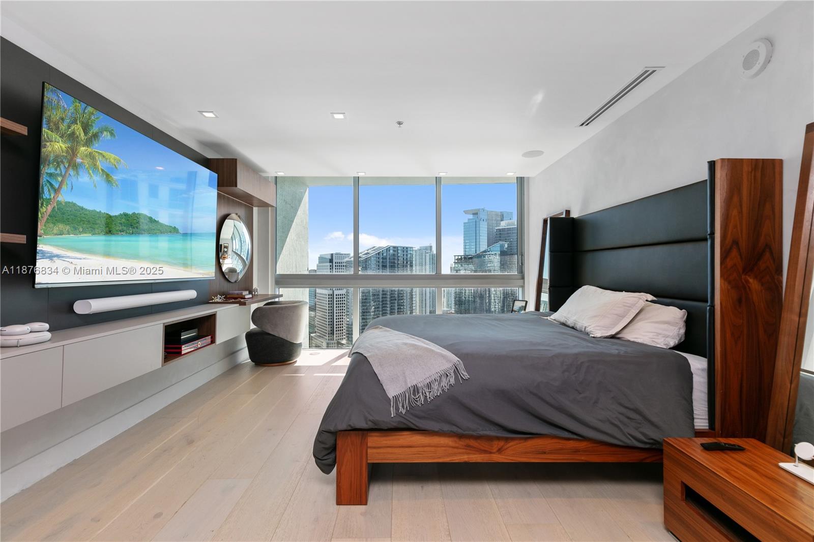 90 SW 3rd St # 14 Unit: PH-14