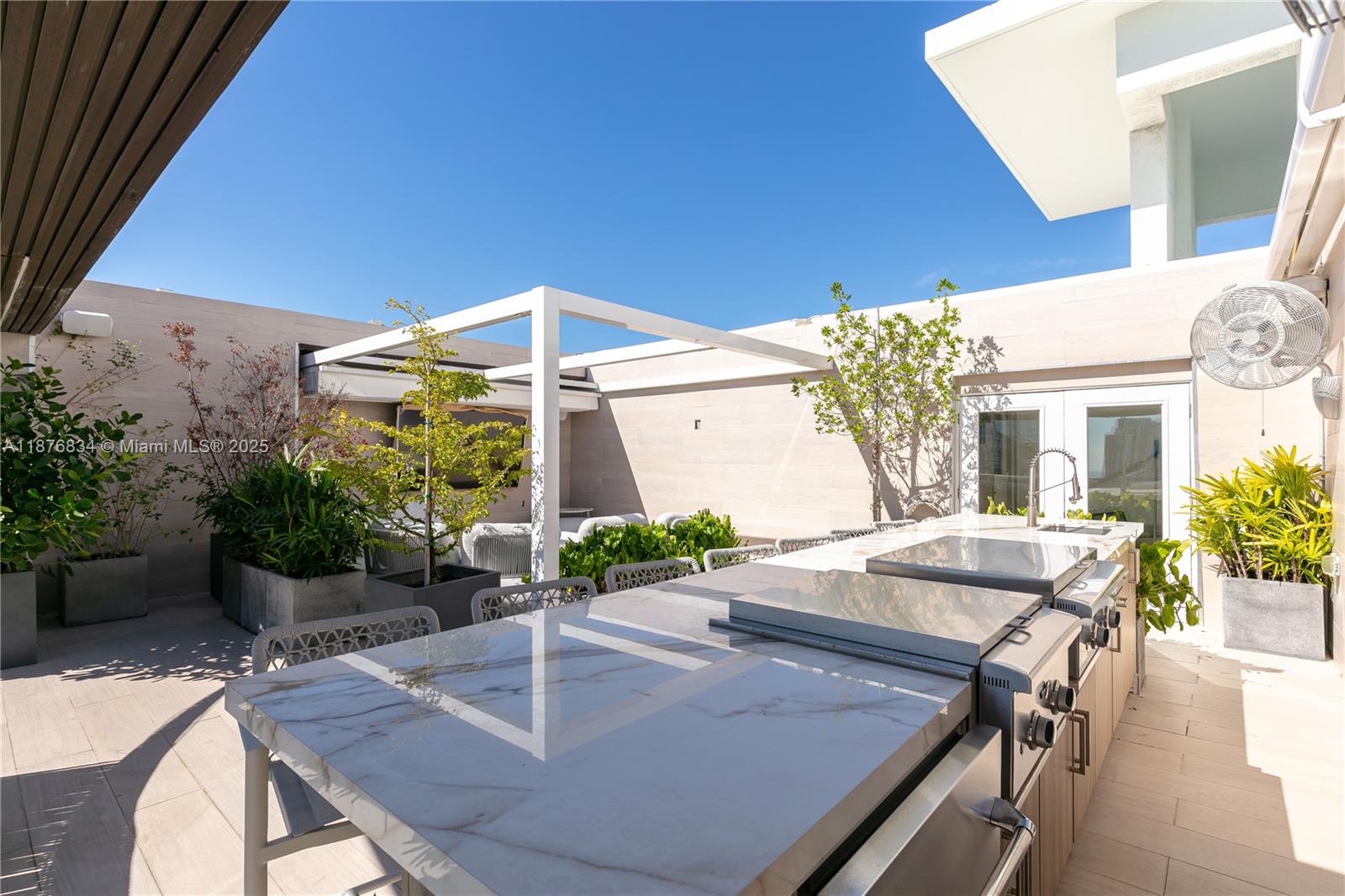 90 SW 3rd St # 14 Unit: PH-14