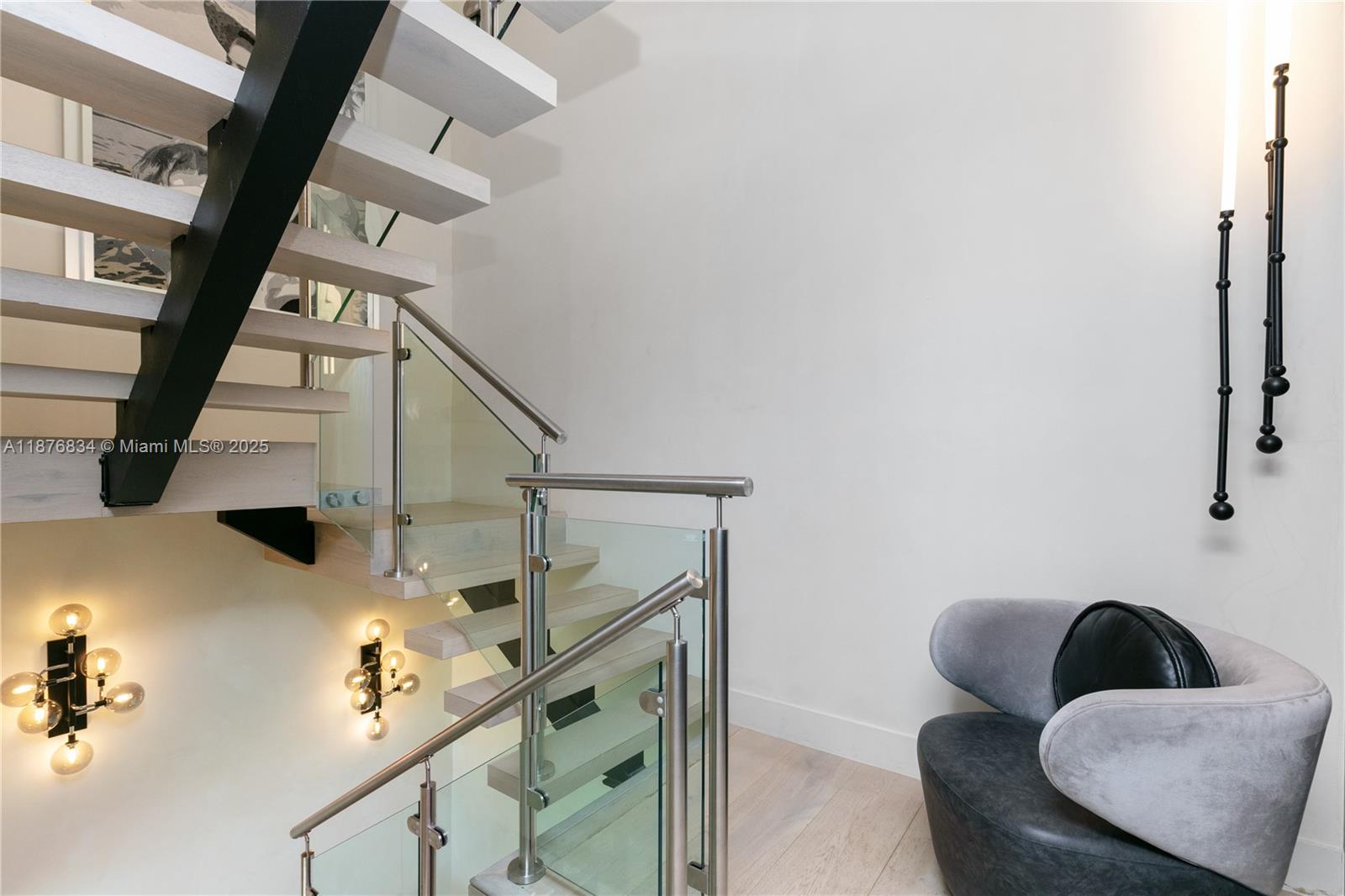 90 SW 3rd St # 14 Unit: PH-14