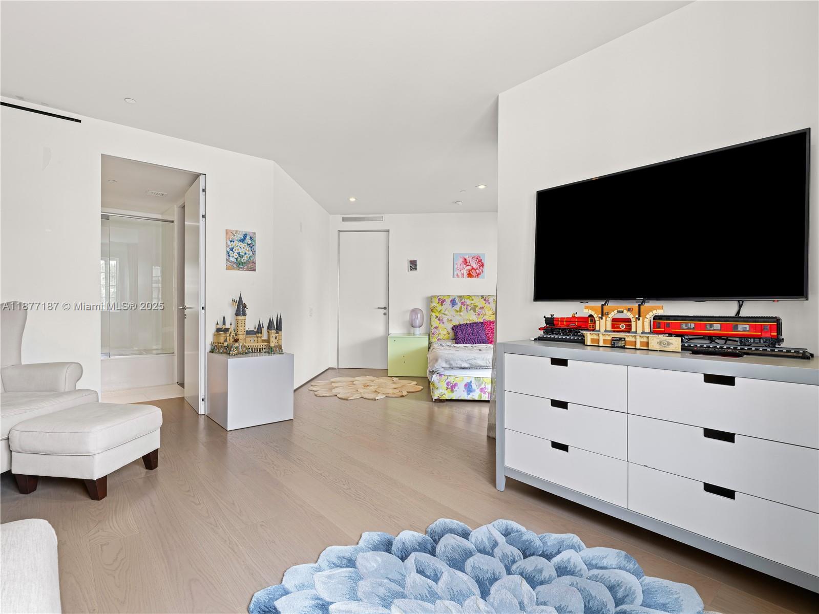 8011 Fisher Island Dr # 8011