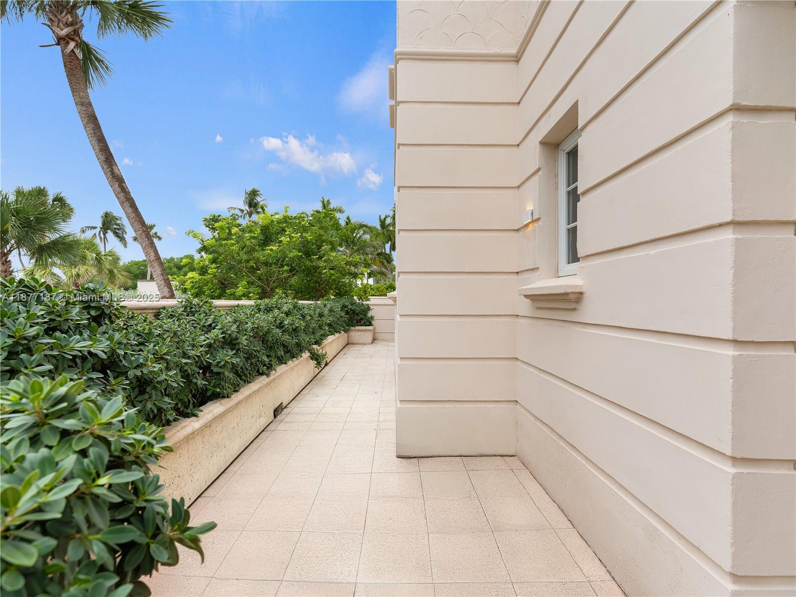 8011 Fisher Island Dr # 8011