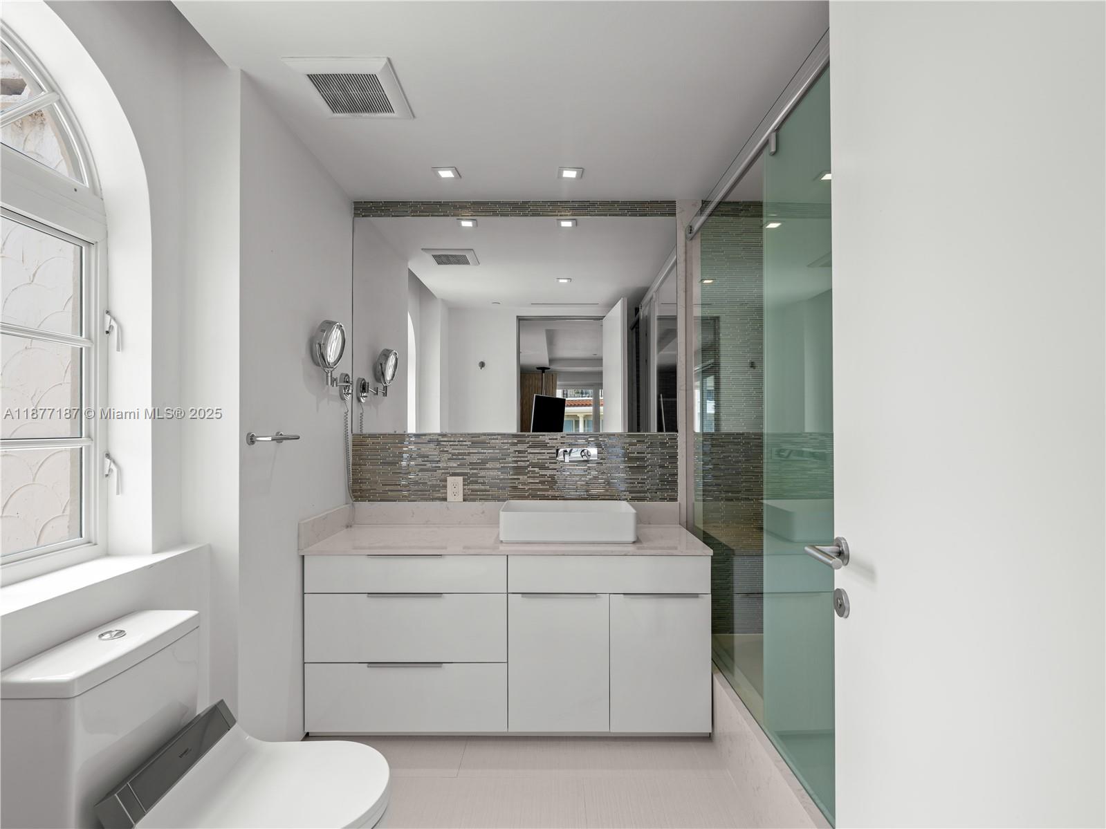 8011 Fisher Island Dr # 8011