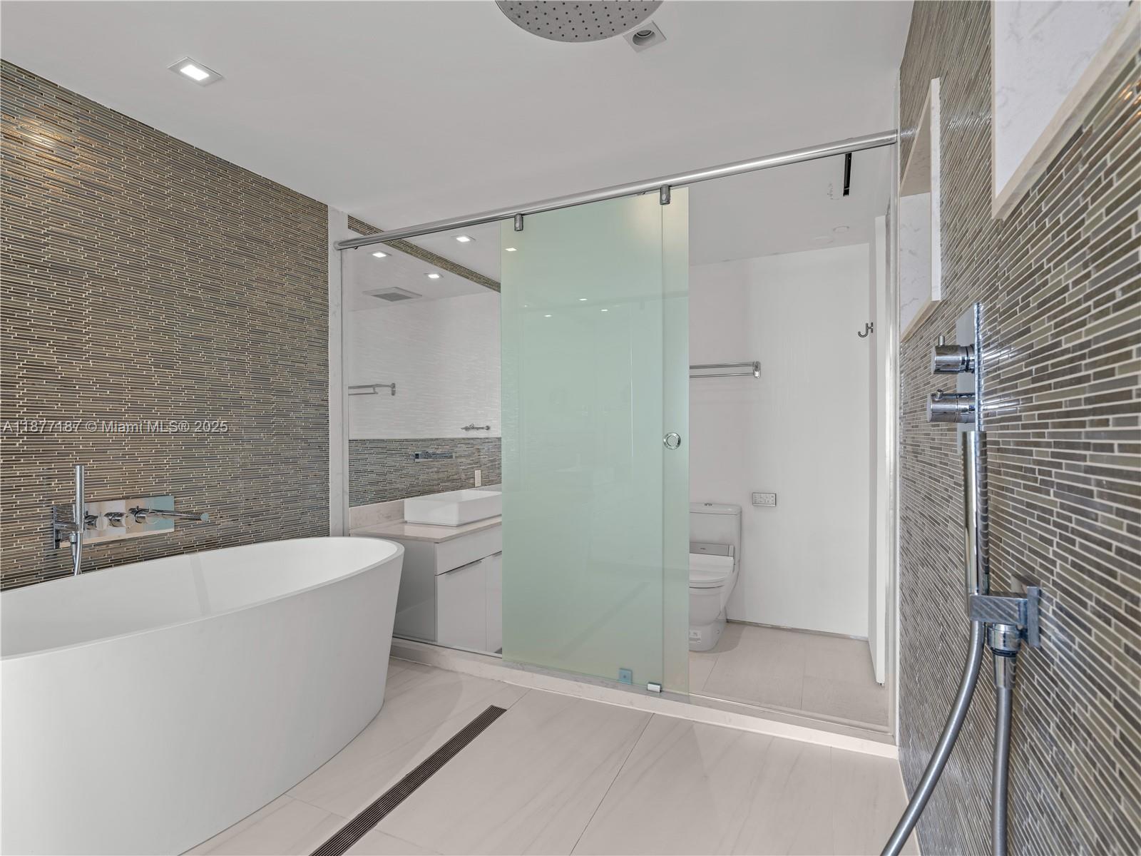 8011 Fisher Island Dr # 8011