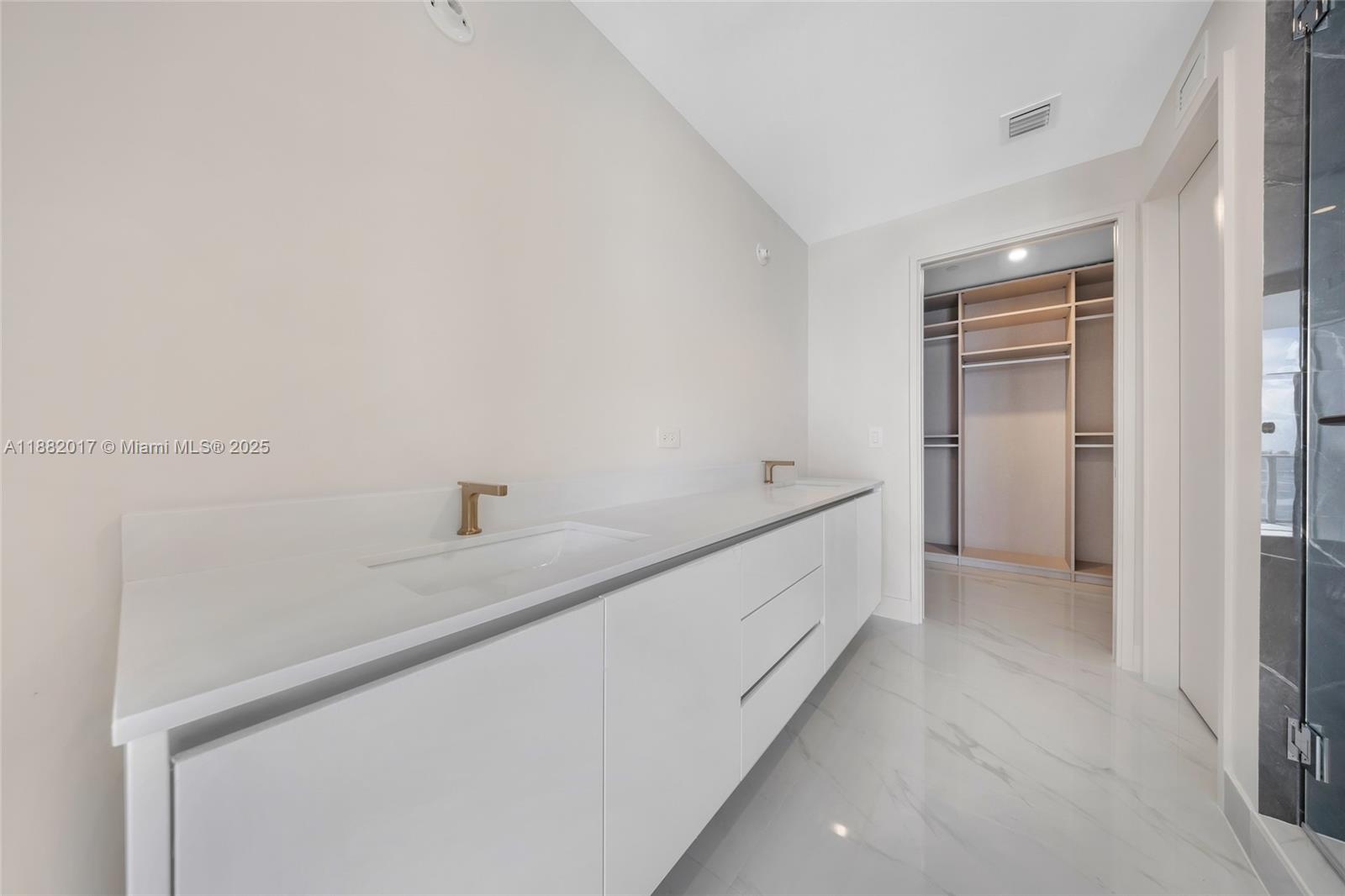 700 NE 24 # 502