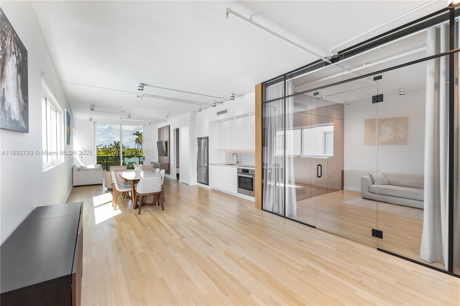 1700 Meridian Ave # 406