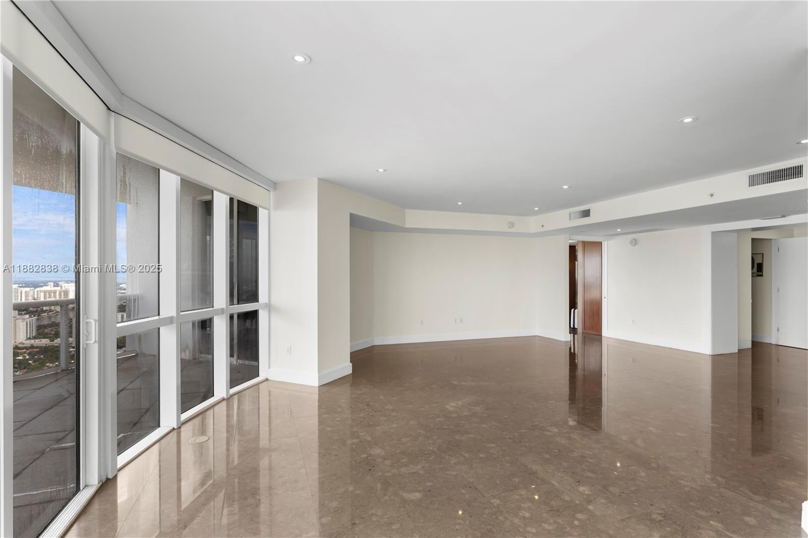 18201 Collins Ave # 5301