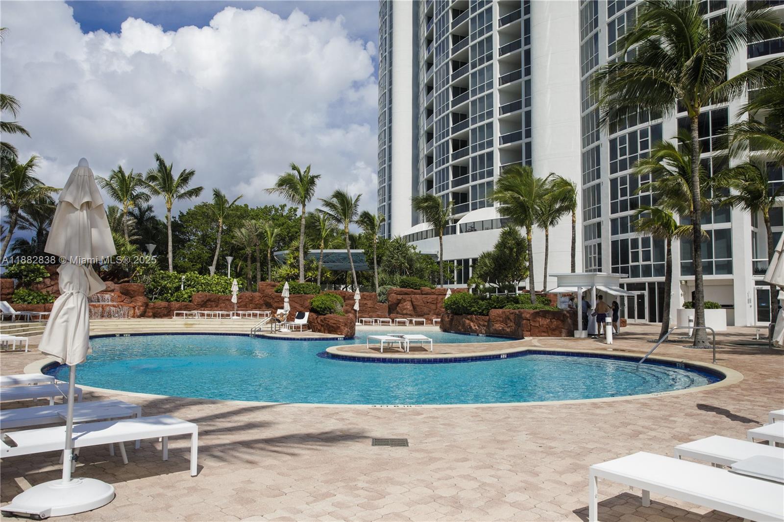 18201 Collins Ave # 5301