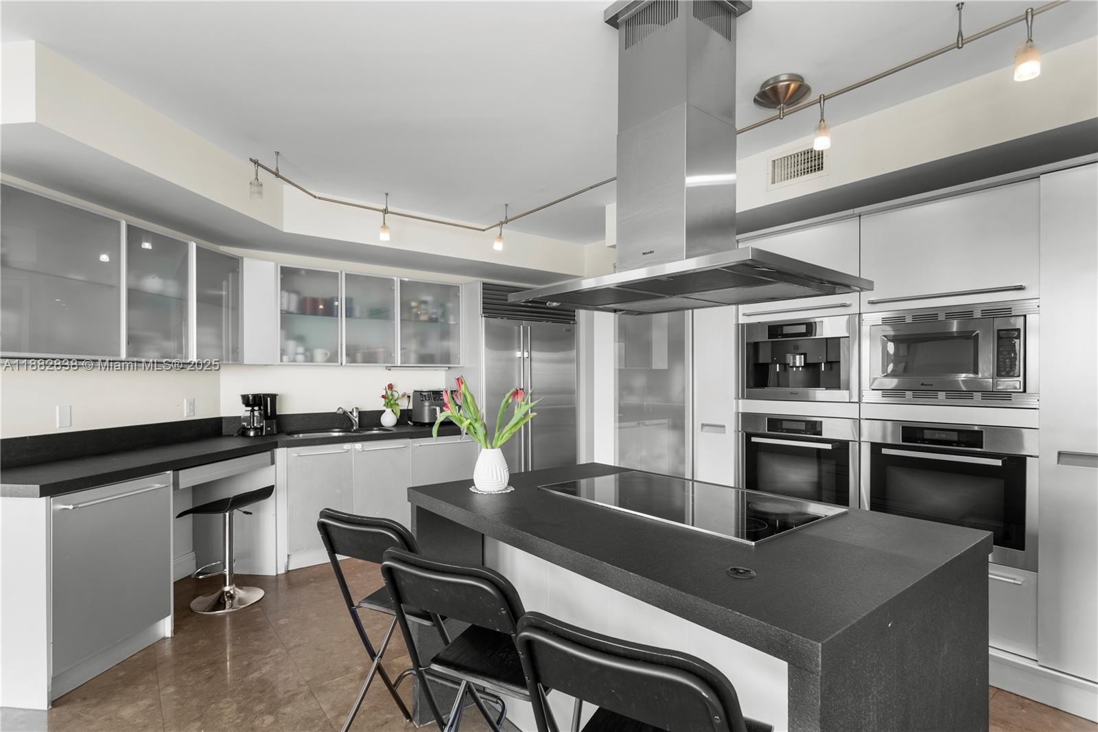 18201 Collins Ave # 5301