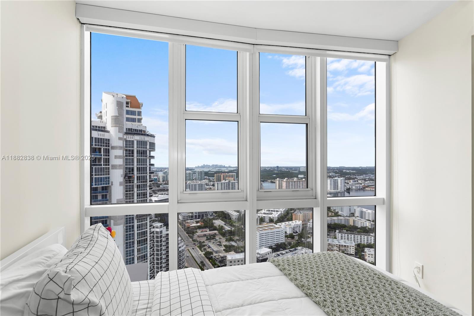 18201 Collins Ave # 5301
