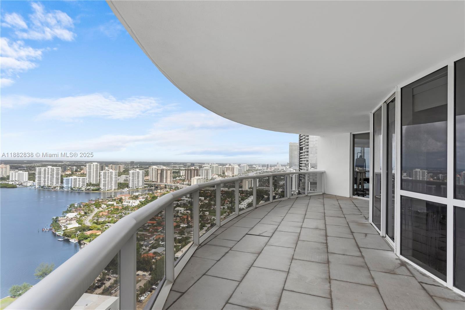 18201 Collins Ave # 5301