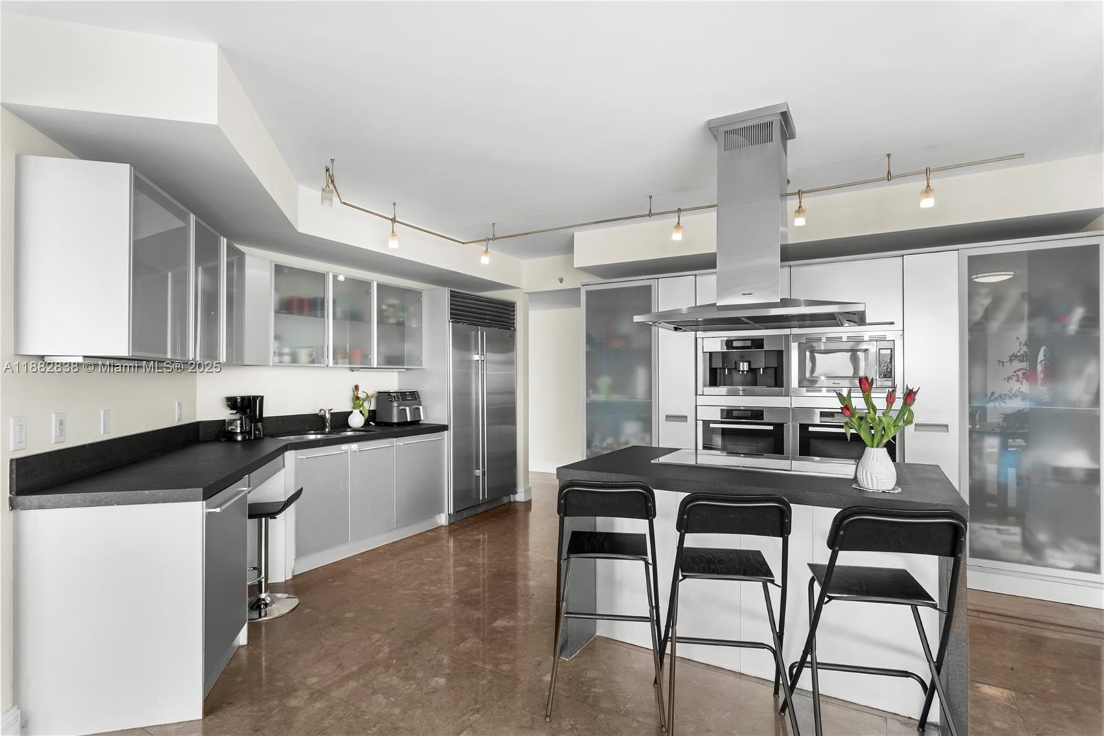 18201 Collins Ave # 5301