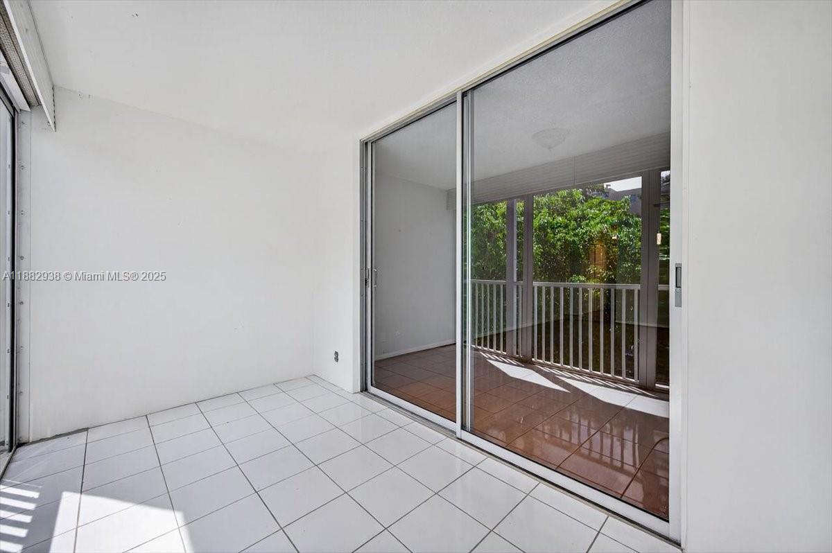 1000 NE 12th Ave # 304