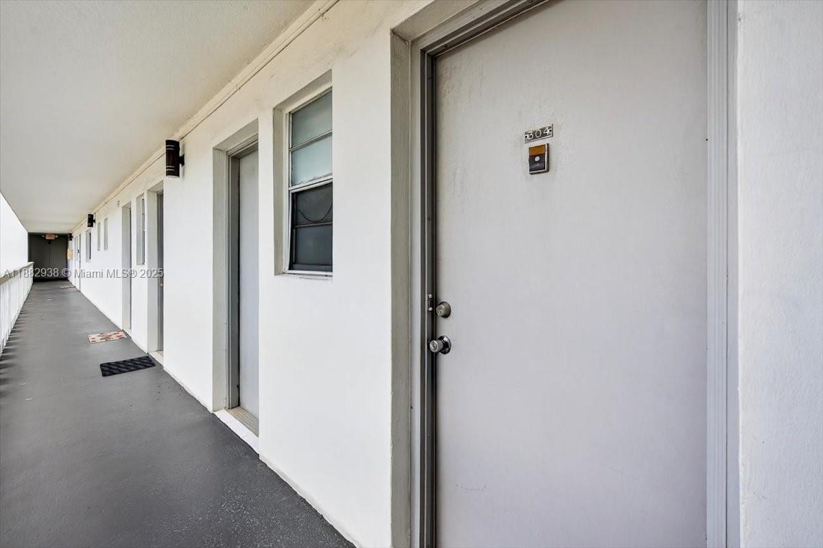 1000 NE 12th Ave # 304