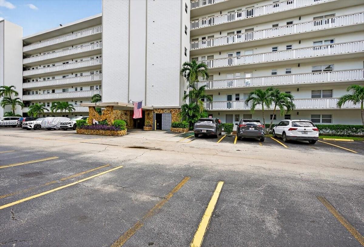 1000 NE 12th Ave # 304