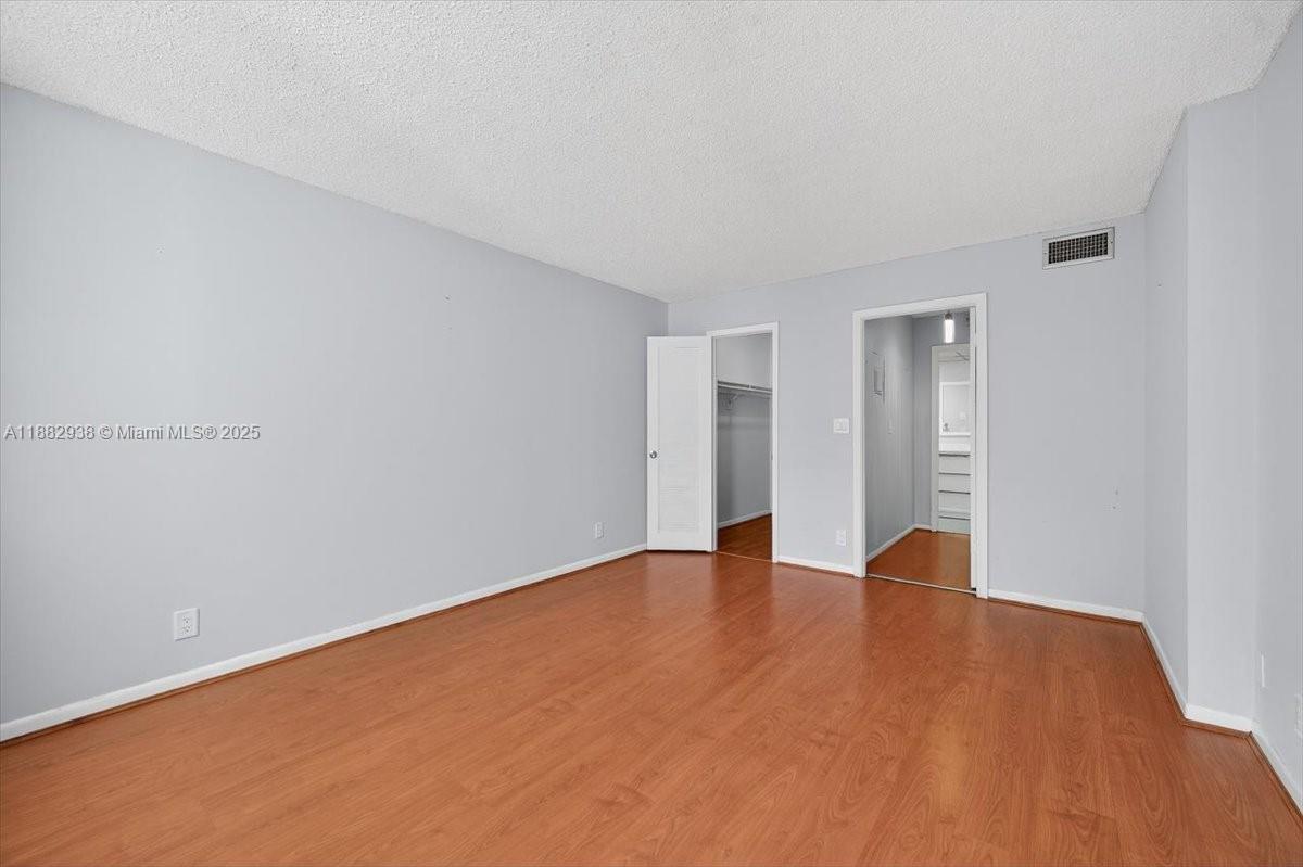 1000 NE 12th Ave # 304